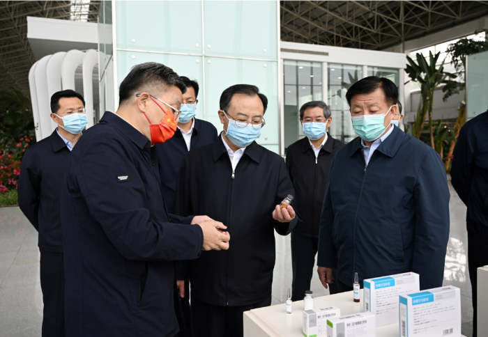 江苏省委书记吴政隆调研世界杯药业：加快推动传统中医药和现代科学相结合，为抗击疫情提供有力武器